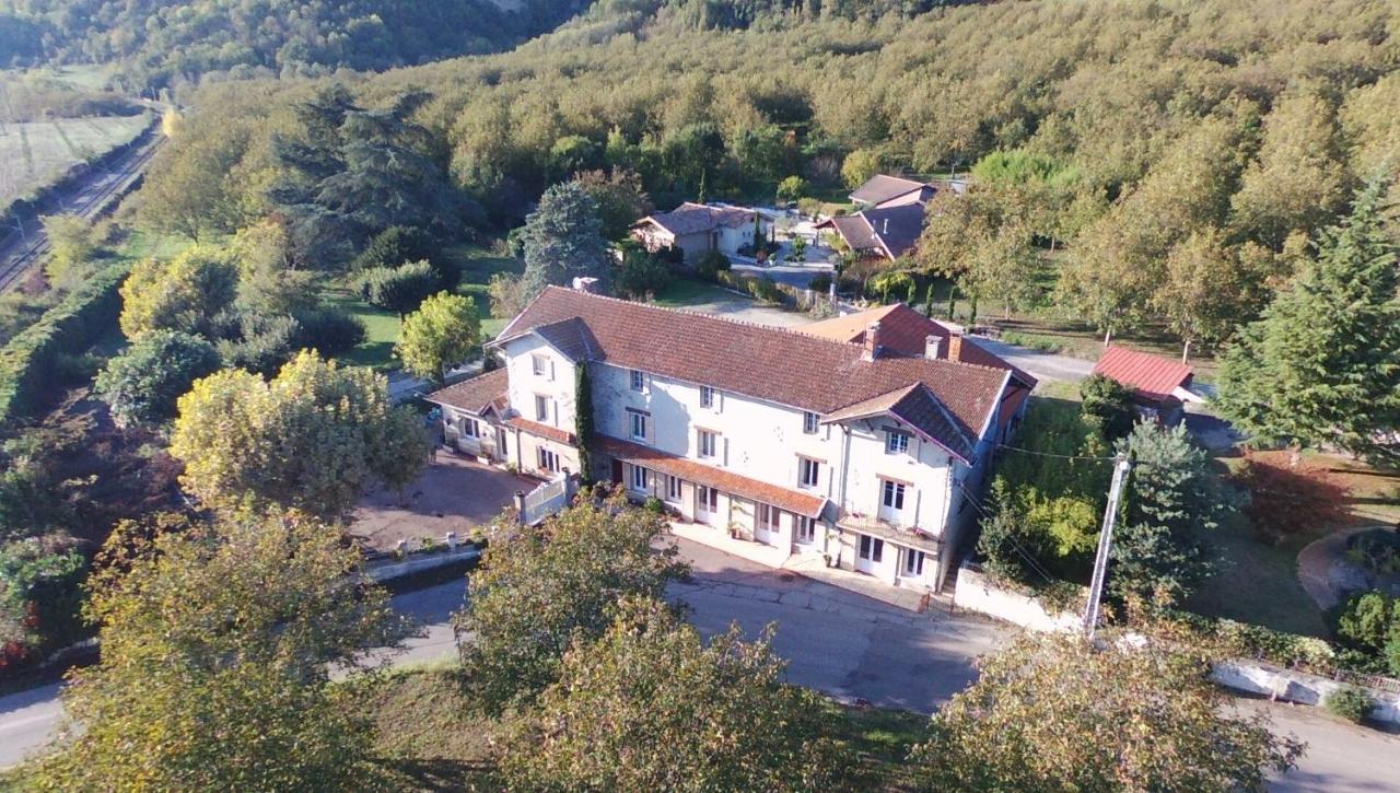 Chambres D'Hotes Le Cedre Bleu Saint-Lattier Екстер'єр фото