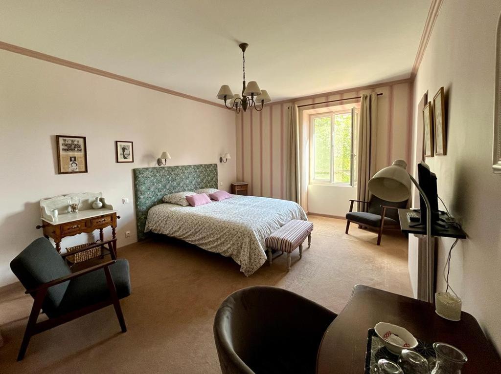Chambres D'Hotes Le Cedre Bleu Saint-Lattier Екстер'єр фото